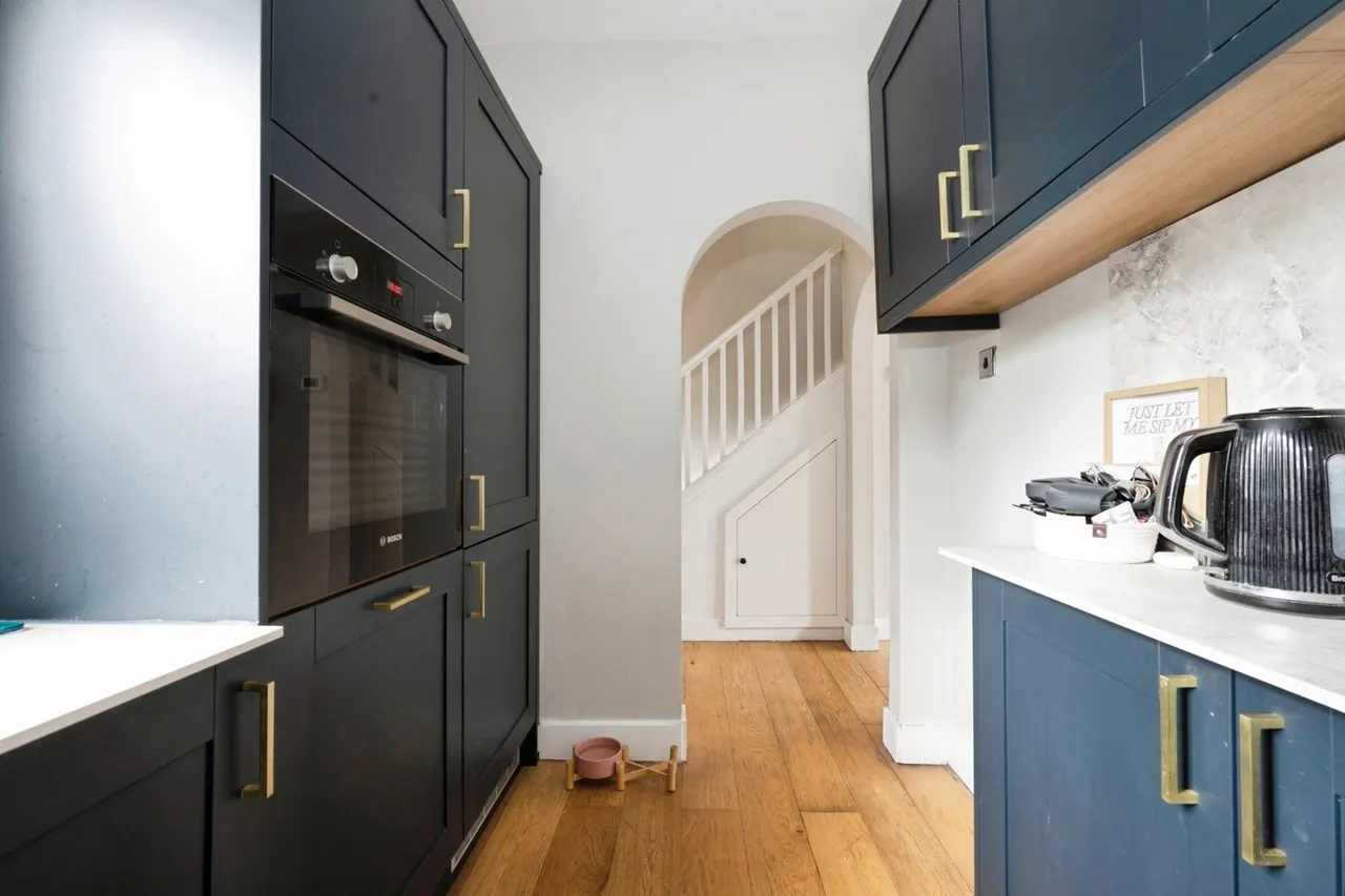 High Street, Esher, KT10, photo 15