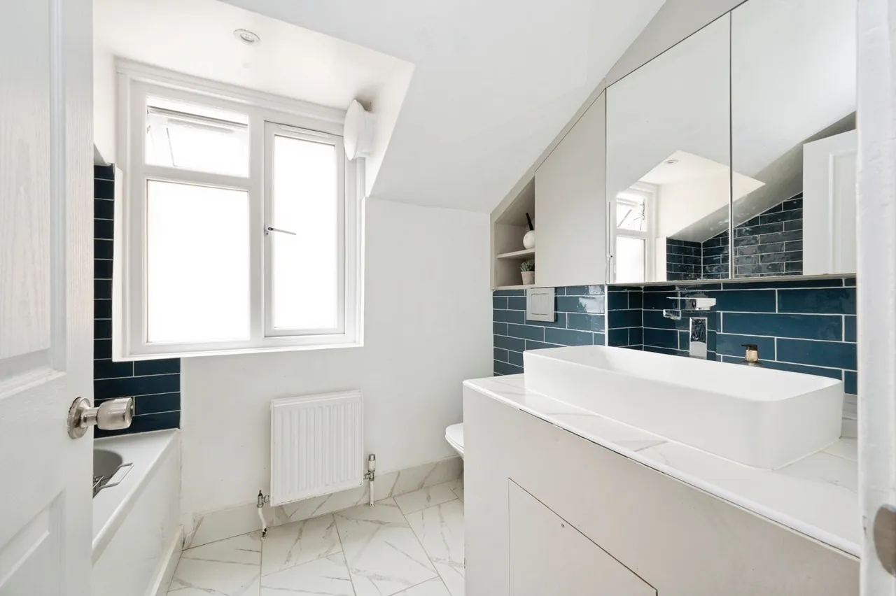 High Street, Esher, KT10, photo 17