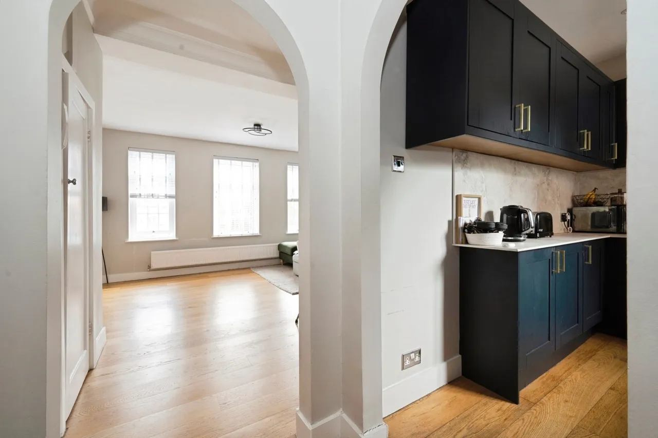 High Street, Esher, KT10, photo 14