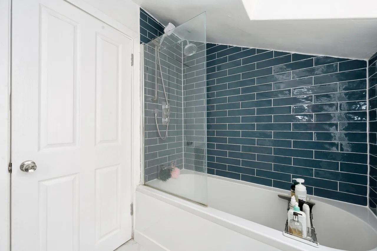 High Street, Esher, KT10, photo 12