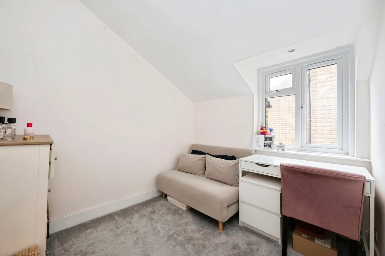 High Street, Esher, KT10, photo 10