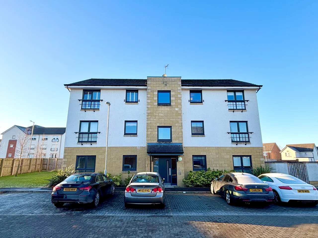 2 bed flat to rent, Hawk Avenue, Newton Mearns, G77