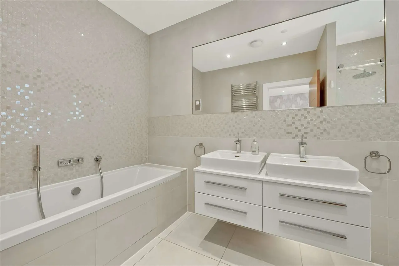 Sycamore Court, Oatlands Chase, Weybridge, Surrey, KT13 9RS, photo 12