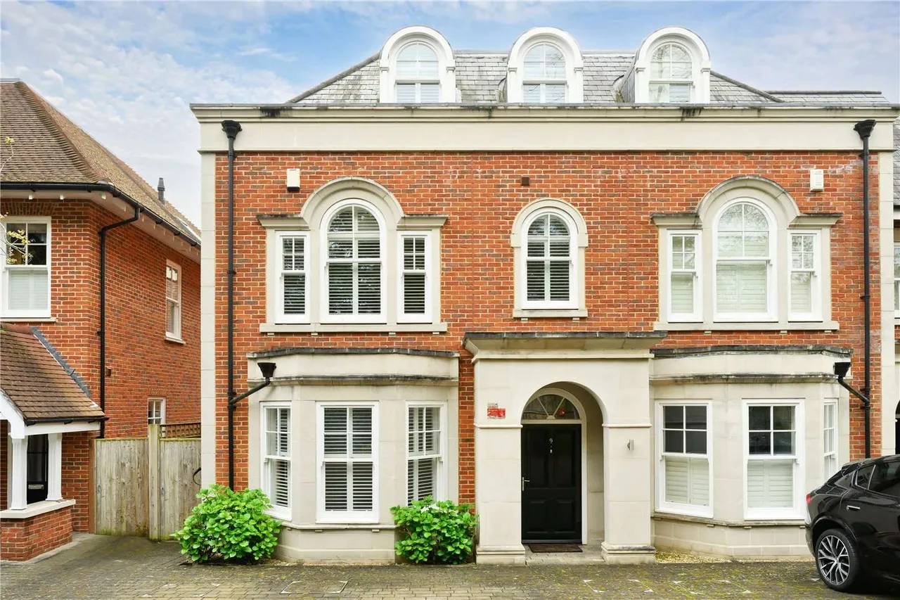 4 bed house for sale — Sycamore Court, Oatlands Chase, Weybridge, Surrey, KT13 9RS