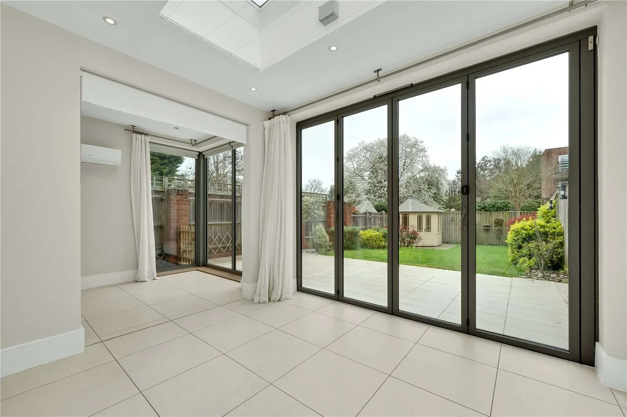 Sycamore Court, Oatlands Chase, Weybridge, Surrey, KT13 9RS, photo 11