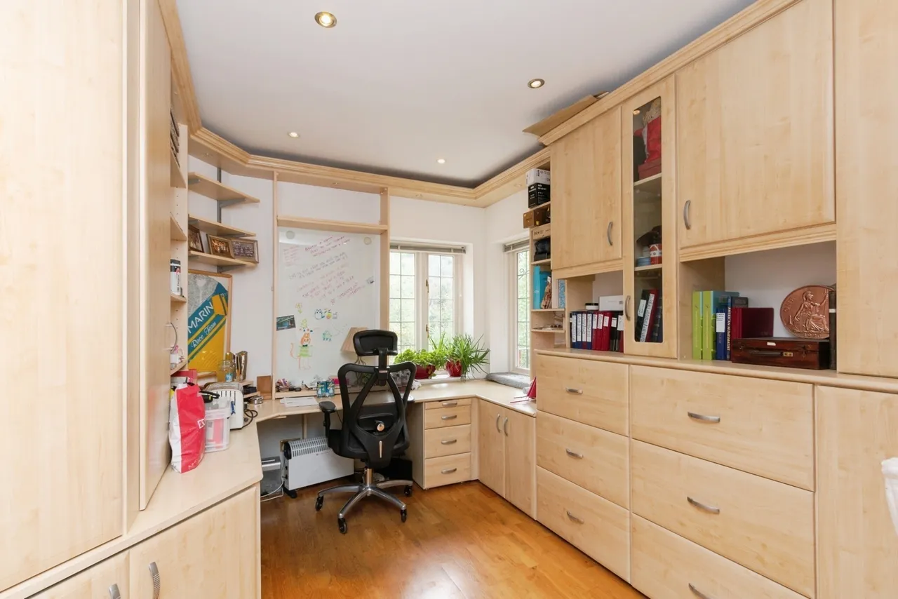 Crawley Wood Close, Camberley, GU15, photo 10