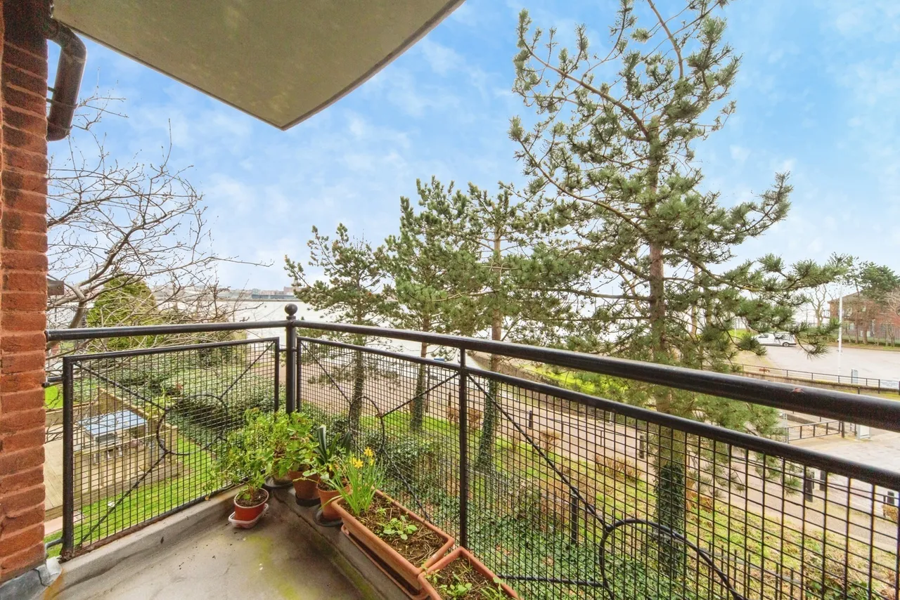 3 bed flat for sale, Priory Wharf, Birkenhead, CH41
