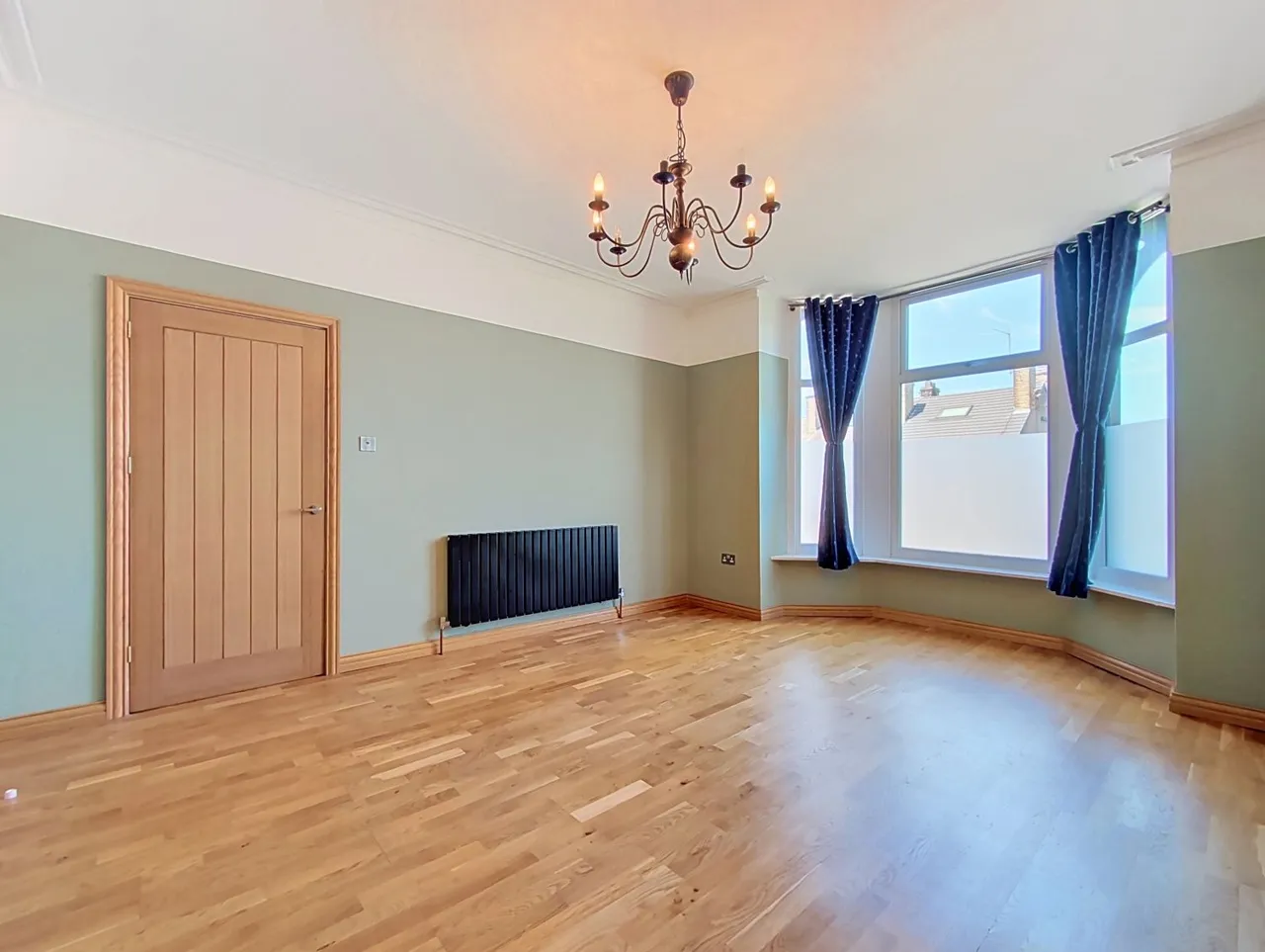 Huddersfield Road, Wyke, BD12, photo 4