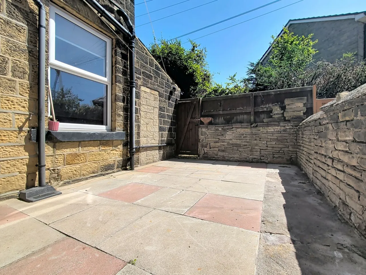 Huddersfield Road, Wyke, BD12, photo 18
