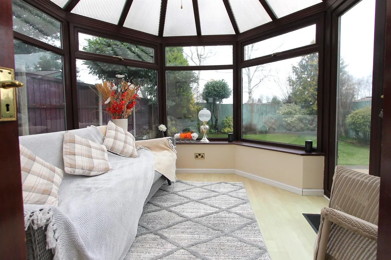 Poplar Crescent, Norton, Stourbridge, photo 7