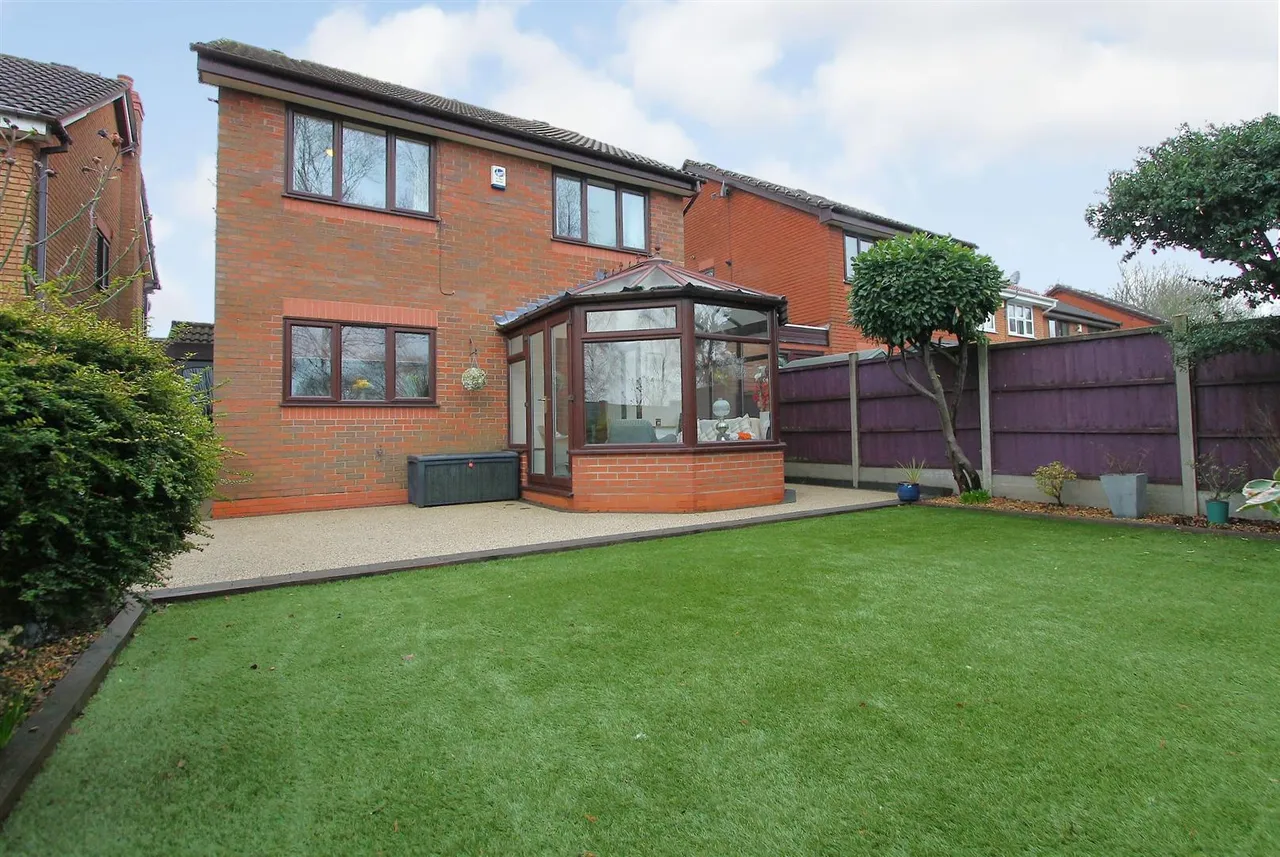 Poplar Crescent, Norton, Stourbridge, photo 2