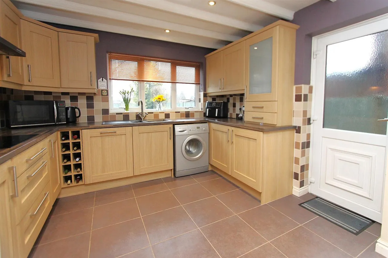 Poplar Crescent, Norton, Stourbridge, photo 8
