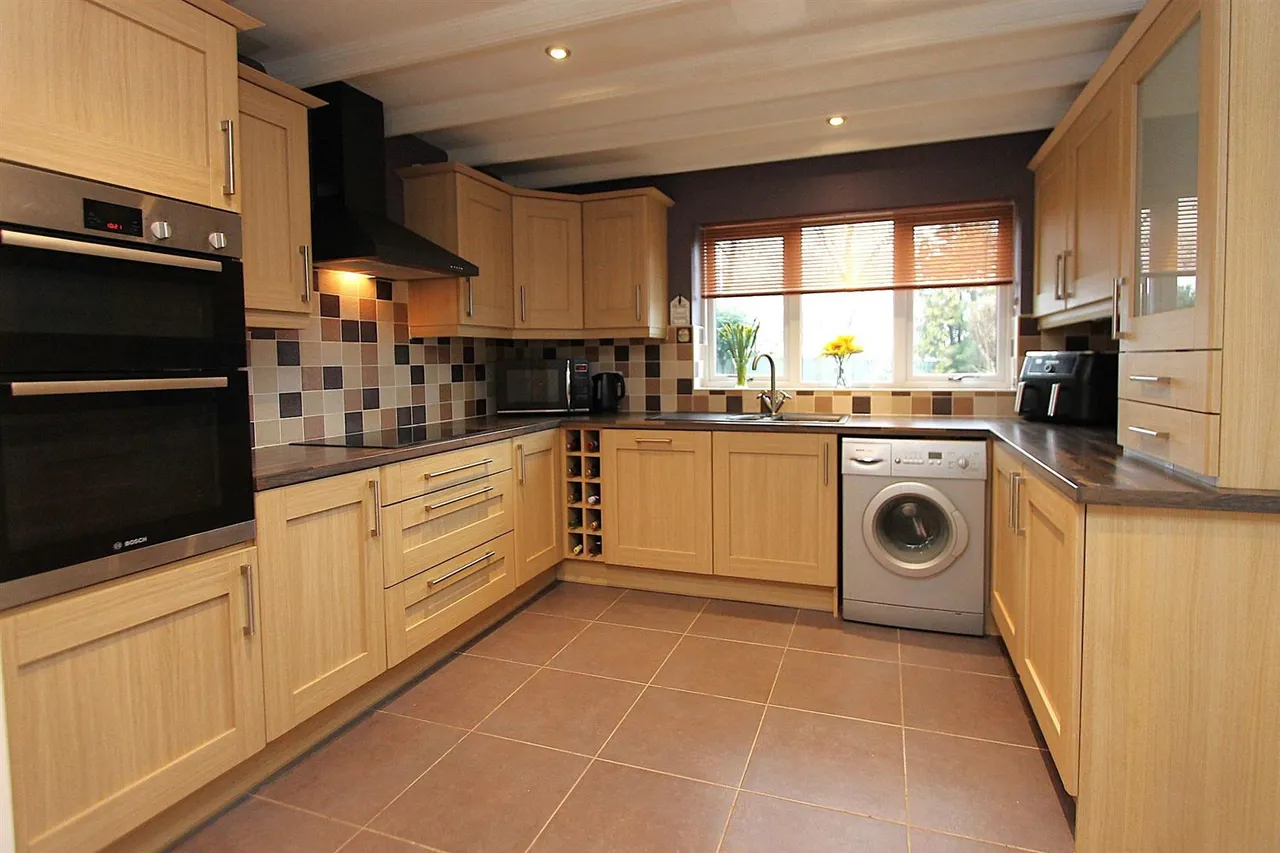Poplar Crescent, Norton, Stourbridge, photo 9