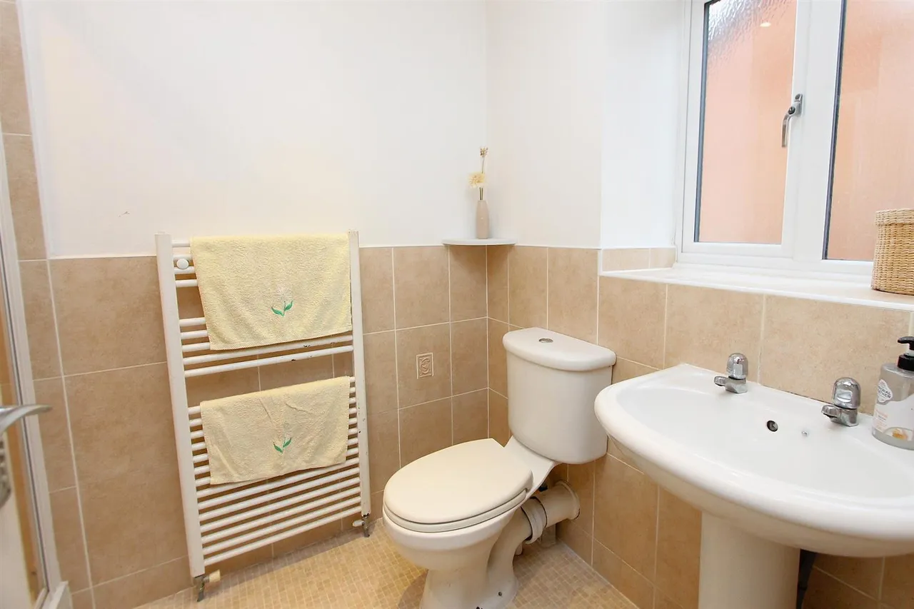 Poplar Crescent, Norton, Stourbridge, photo 14