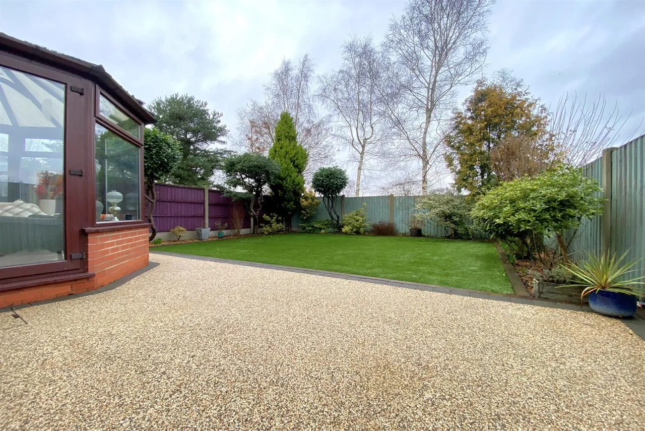 Poplar Crescent, Norton, Stourbridge, photo 3