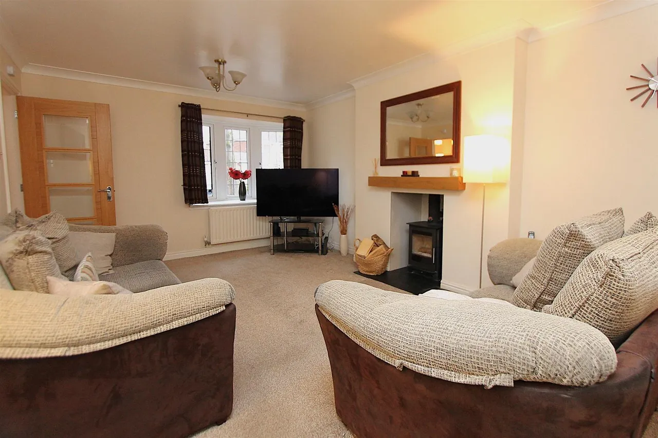 Poplar Crescent, Norton, Stourbridge, photo 4