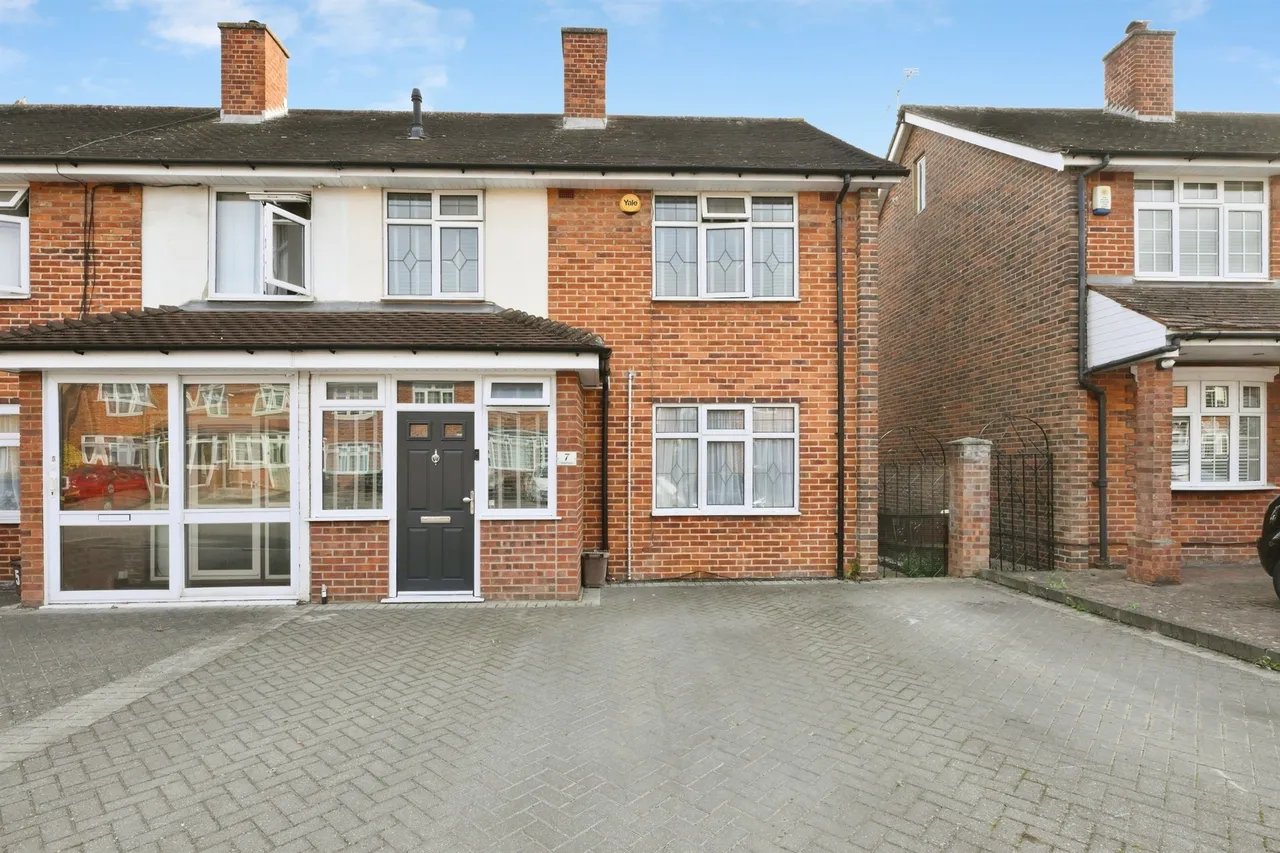 3 bed house for sale, Steward Close, Cheshunt, EN8