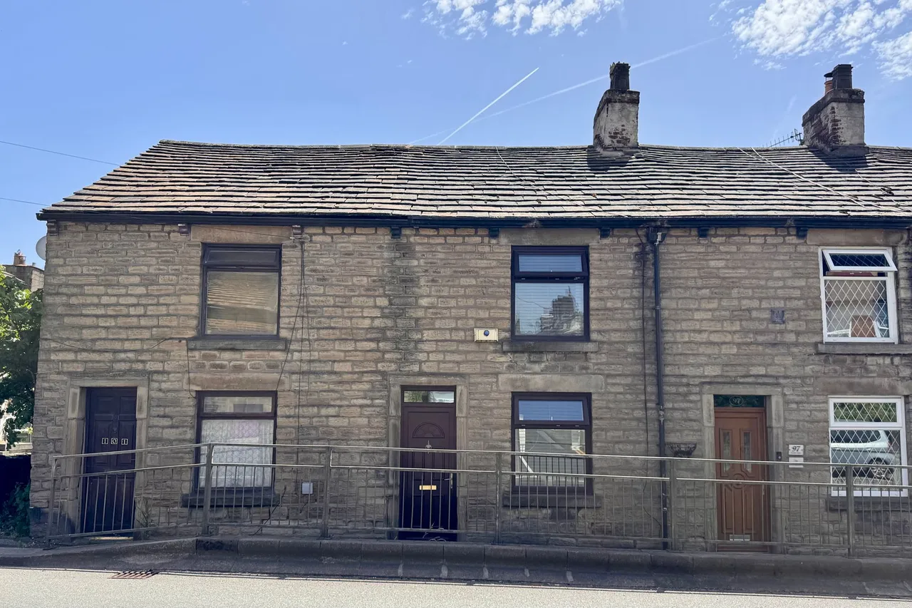 2 bed house for sale, Market Street, Hyde