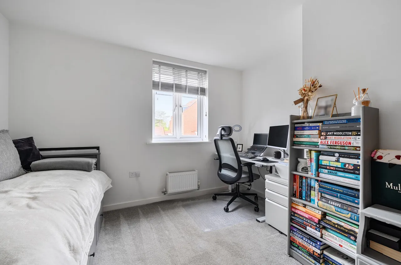 Ifould Crescent, Wokingham, Berkshire, RG40 1LB, photo 4