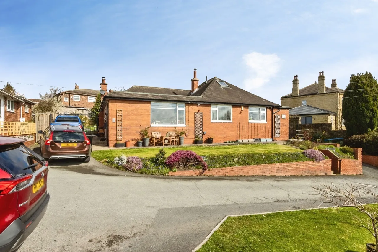 3 bed house for sale — Soothill Lane, Soothill, Batley, West Yorkshire, WF17