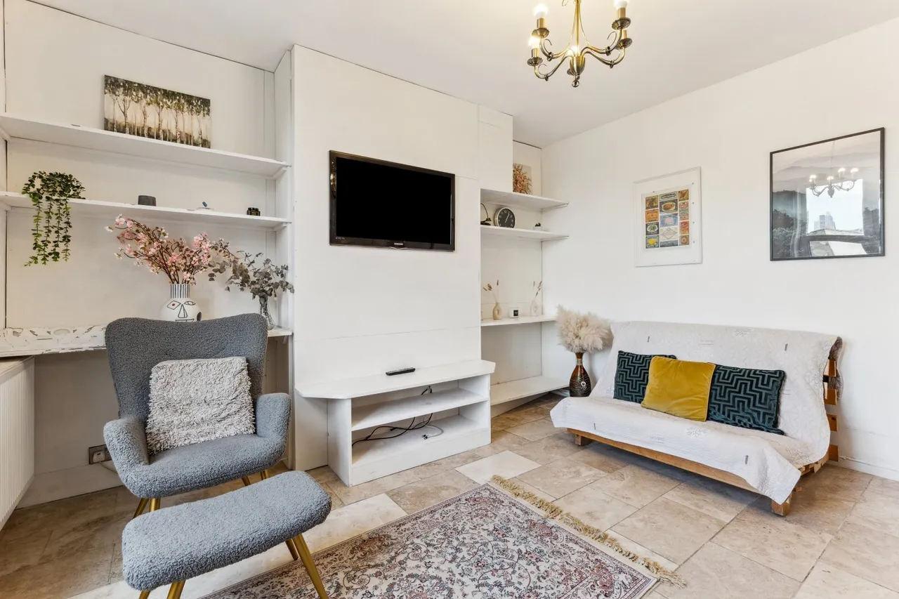 Wandsworth Road, London, SW8, photo 11