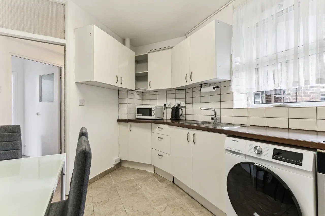 Wandsworth Road, London, SW8, photo 10