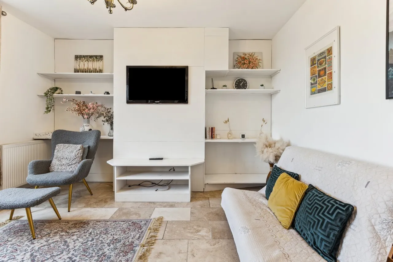 3 bed flat to rent, Wandsworth Road, London, SW8