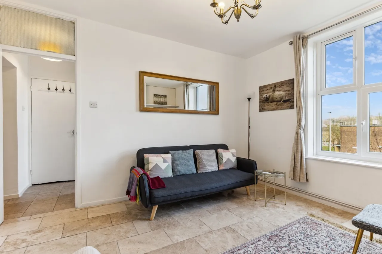 Wandsworth Road, London, SW8, photo 12