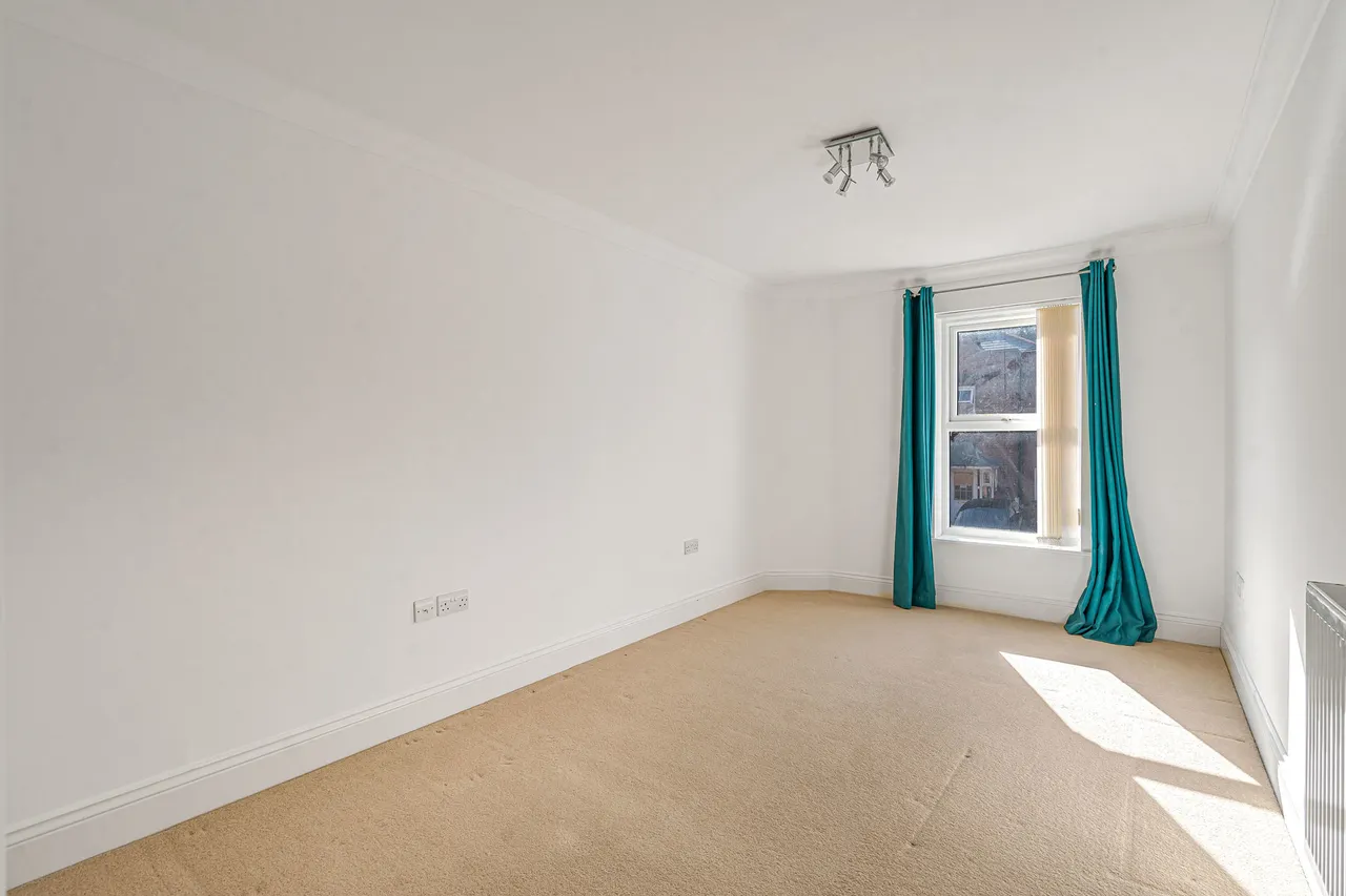 Franklin Court, Wormley, GU8, photo 11