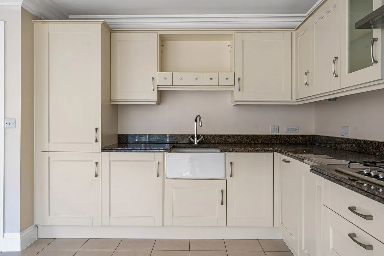 Franklin Court, Wormley, GU8, photo 6