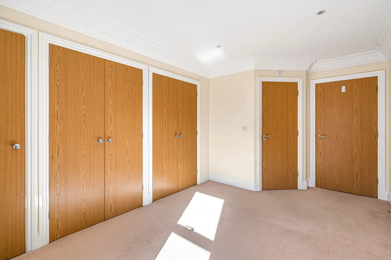 Franklin Court, Wormley, GU8, photo 4