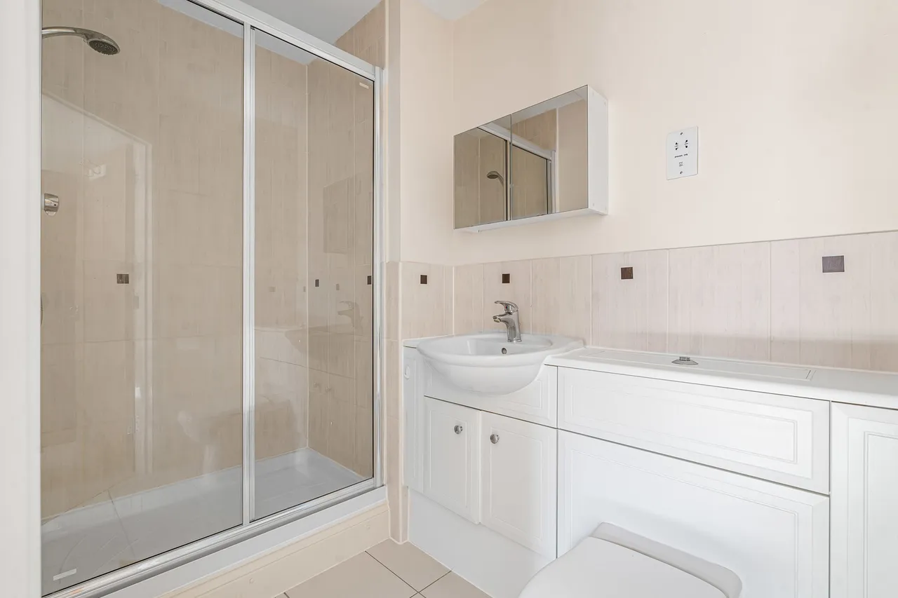 Franklin Court, Wormley, GU8, photo 10