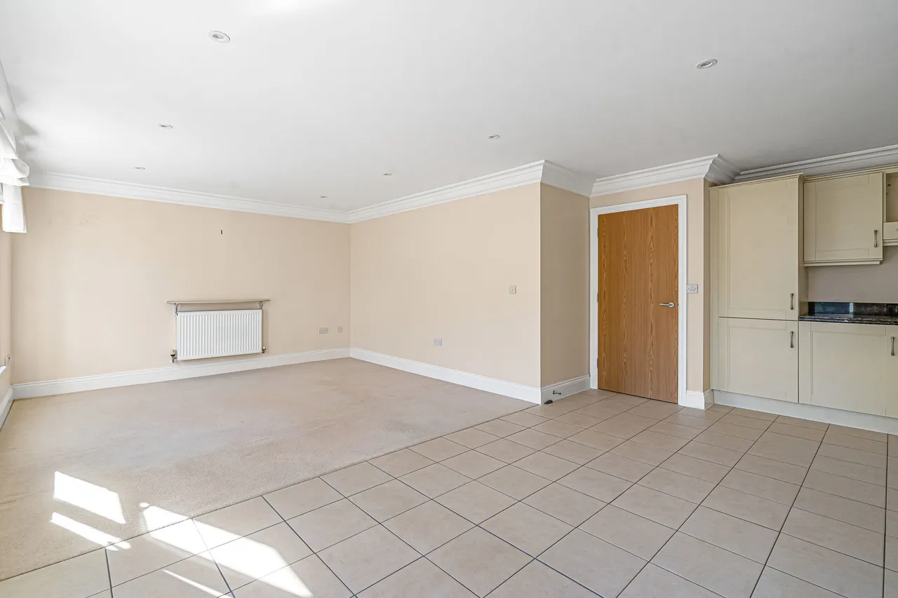 Franklin Court, Wormley, GU8, photo 8
