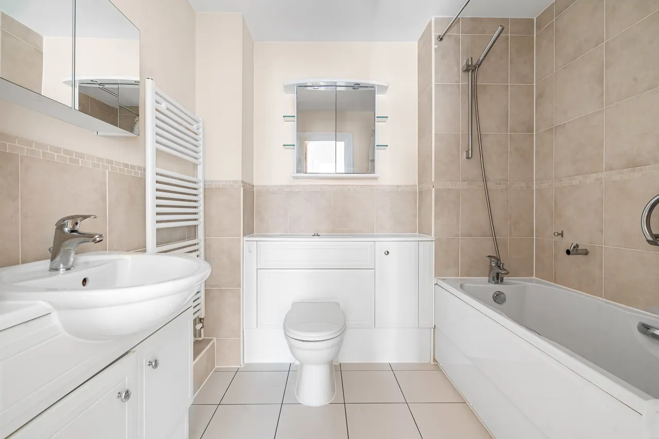 Franklin Court, Wormley, GU8, photo 12