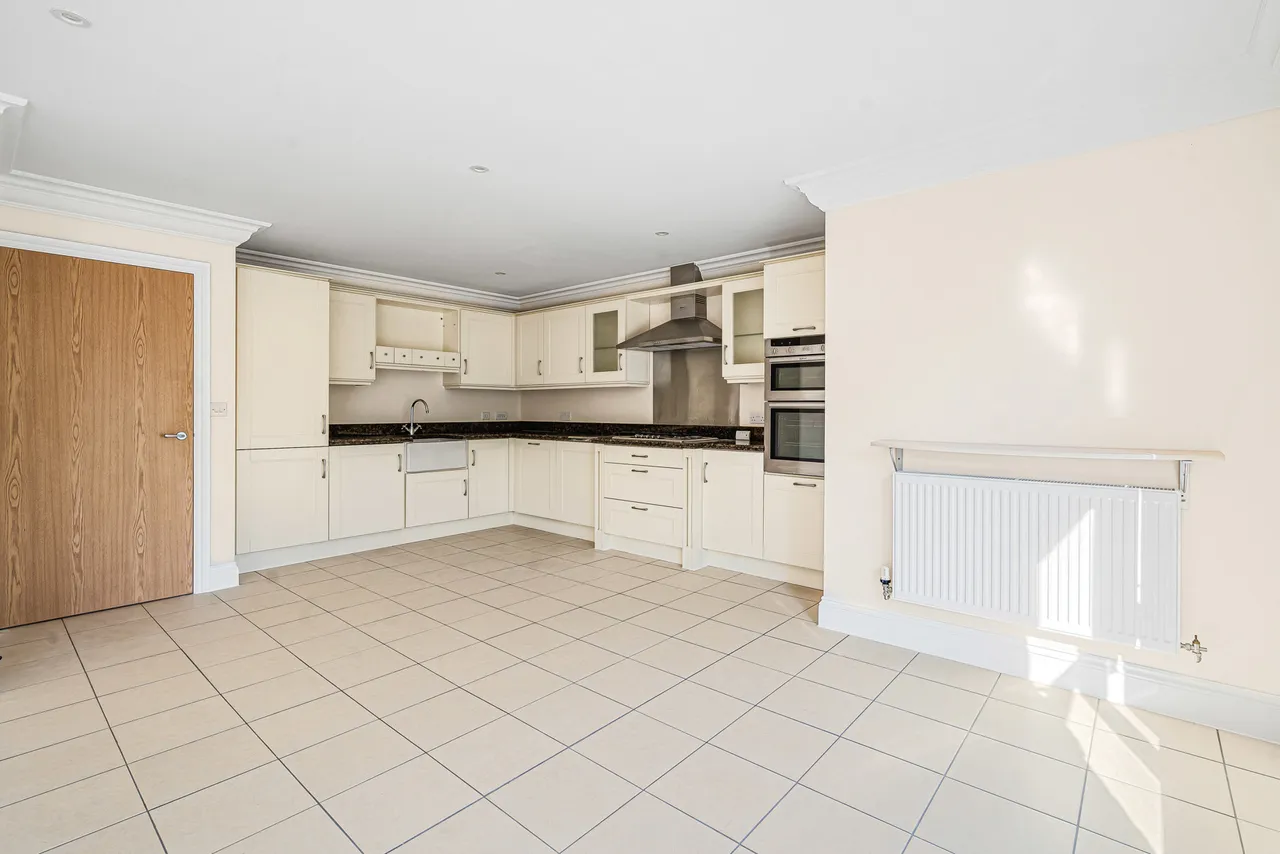 Franklin Court, Wormley, GU8, photo 7