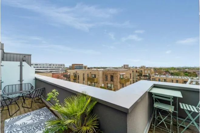 Selbourne Avenue, Hounslow, TW3, photo 2