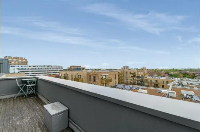 Selbourne Avenue, Hounslow, TW3, photo 3