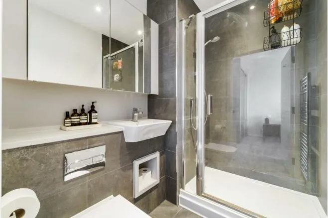 Selbourne Avenue, Hounslow, TW3, photo 9