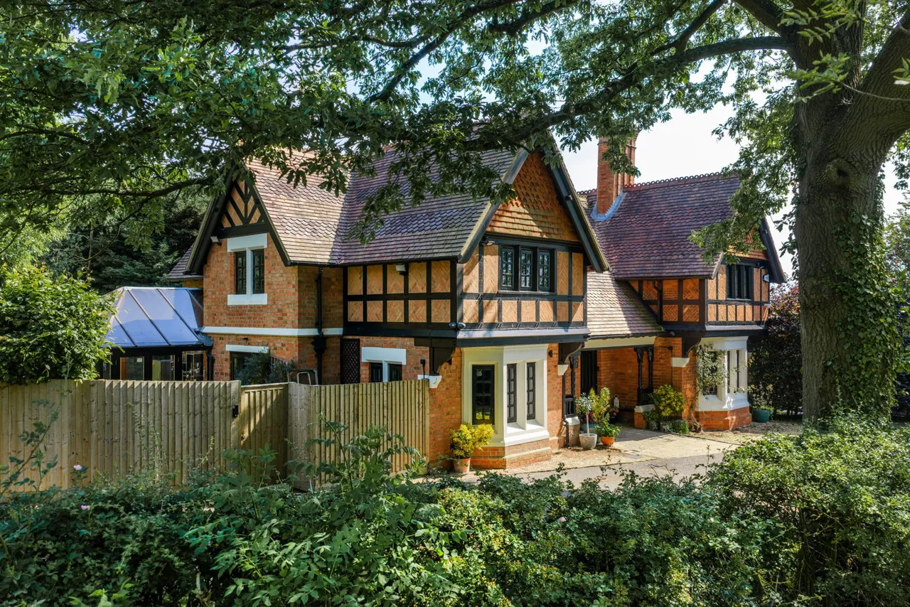 5 bed house for sale, Welford Road, Spratton, NN6