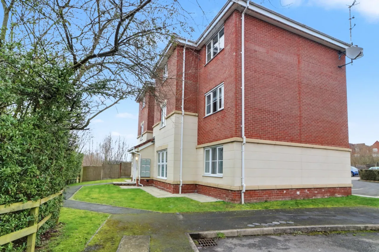 2 bed flat for sale, Lily Drive, Stoke-On-Trent, ST6