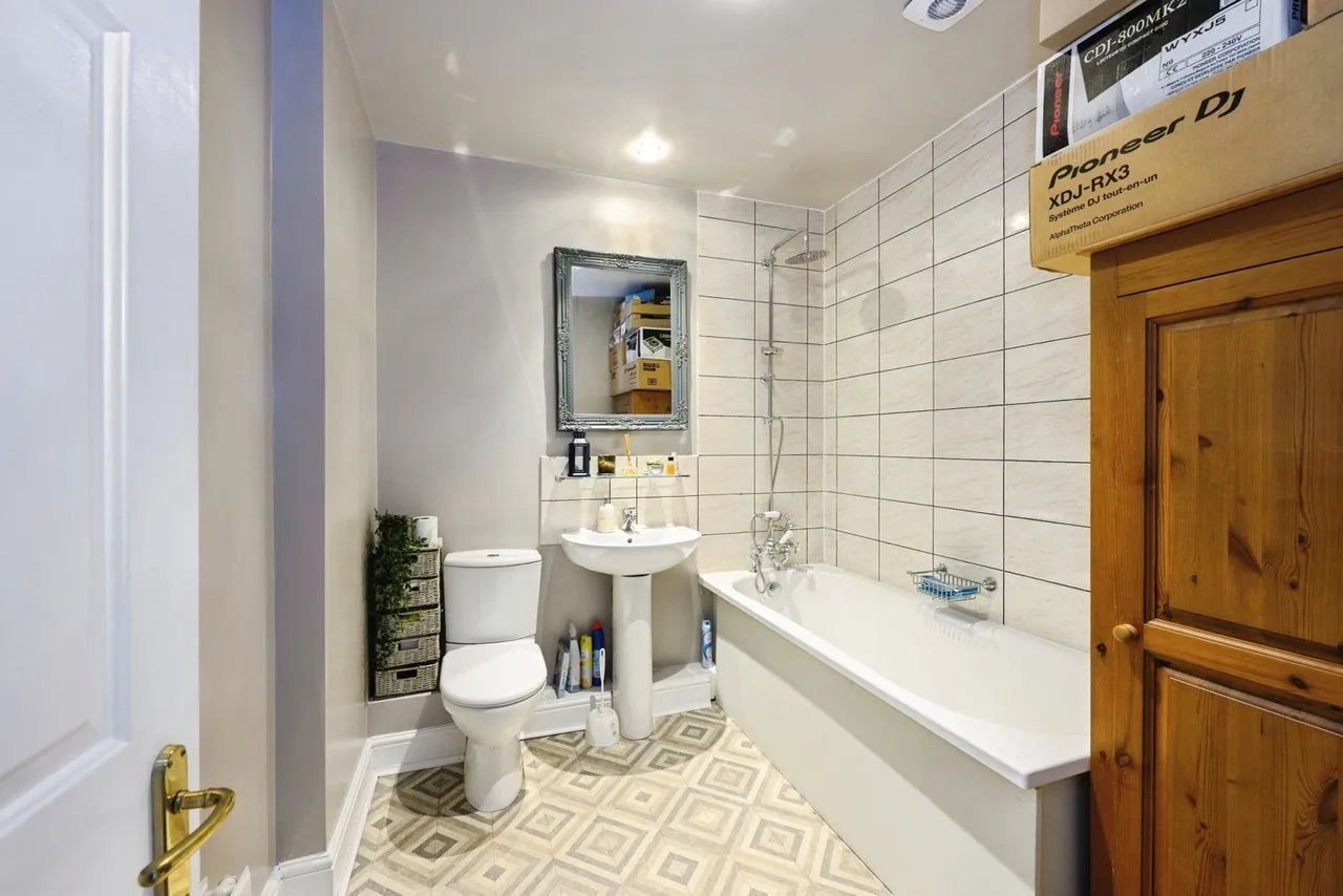 Brighton Road, Purley, CR8, photo 6