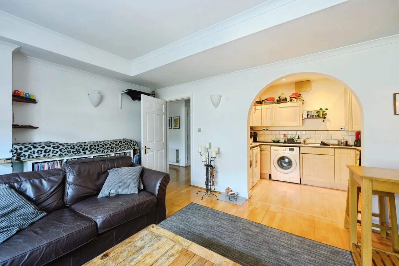 Brighton Road, Purley, CR8, photo 2