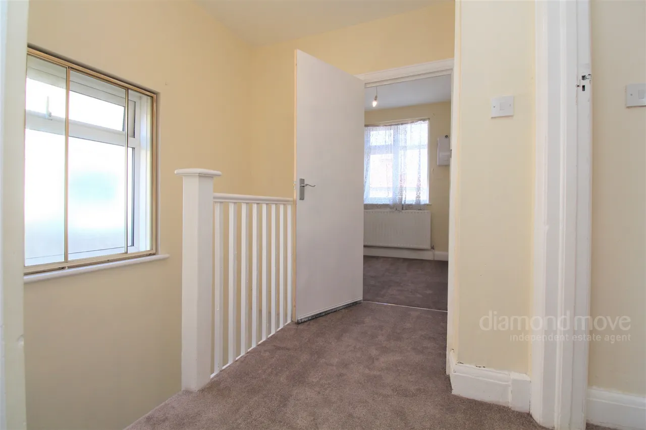 Cambridge Close, Hounslow, TW4 7BG, photo 8