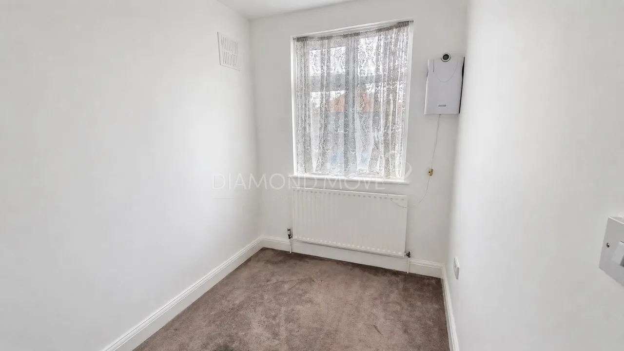 Cambridge Close, Hounslow, TW4 7BG, photo 12