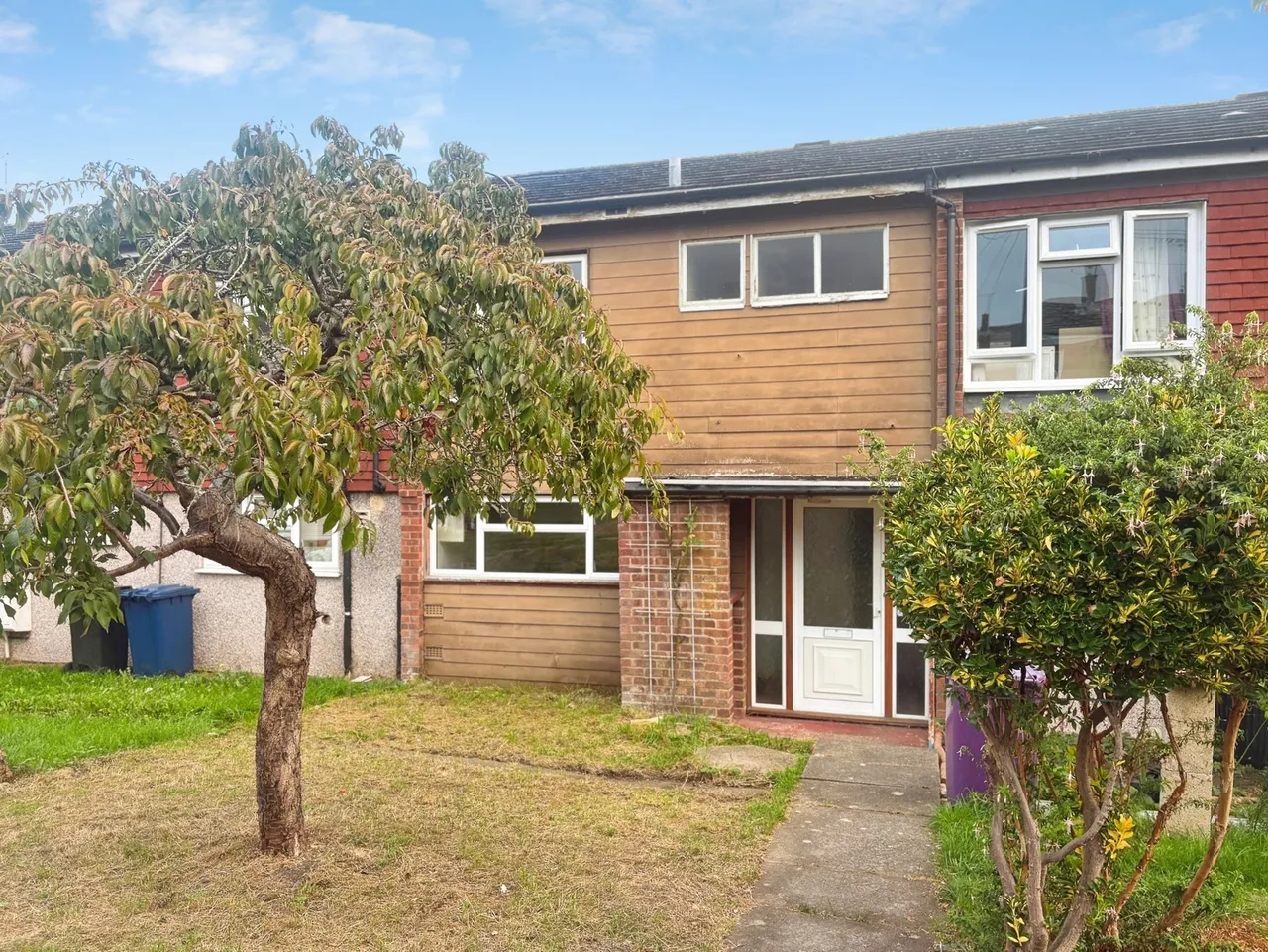 3 bed house for sale, The Chantrys, Farnham, GU9
