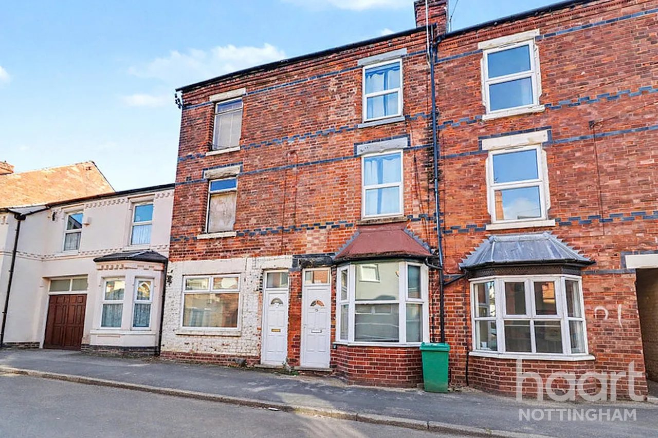 4 bed house for sale, Foxhall Road, Nottingham, NG7