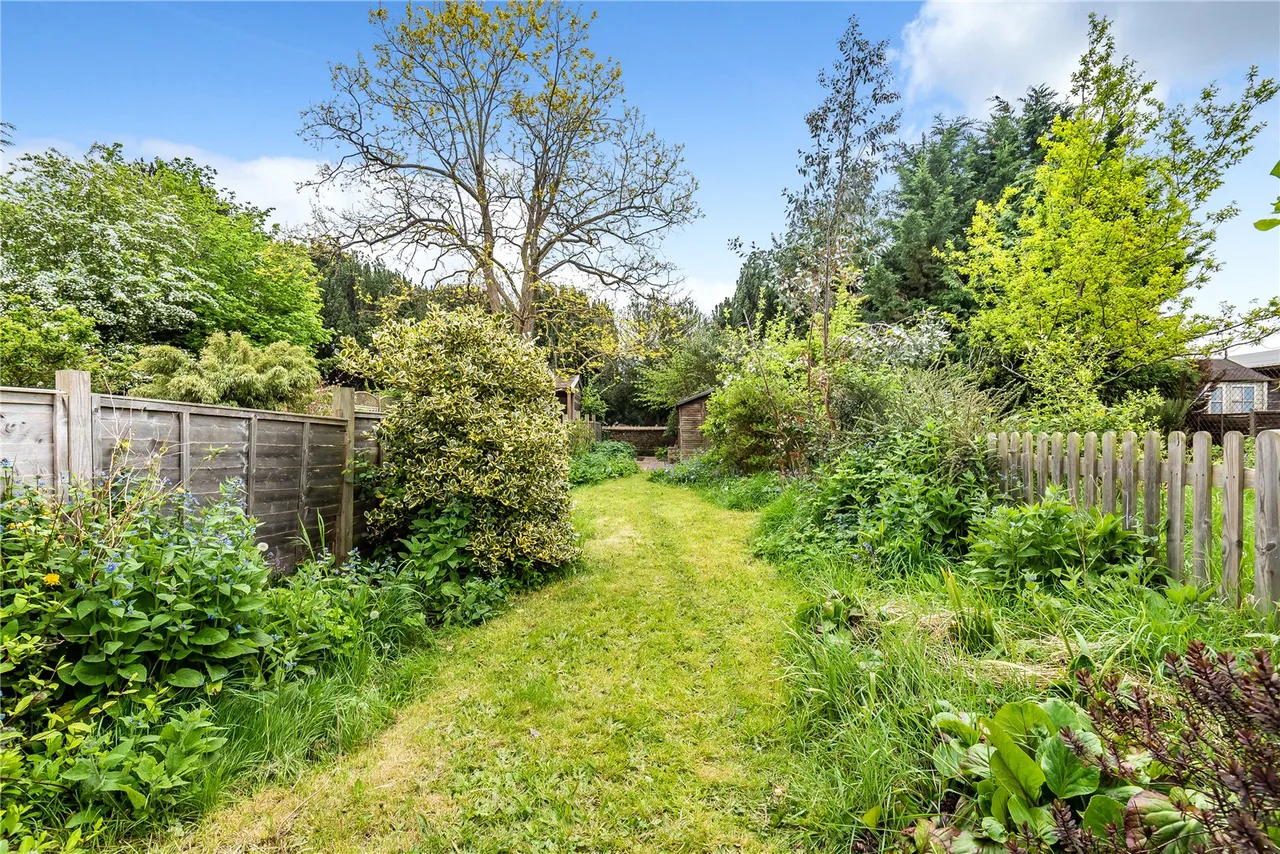 School Walk, Lower Sunbury, TW16 6RB, photo 7