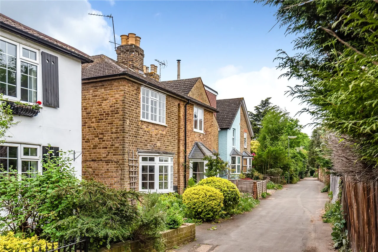 School Walk, Lower Sunbury, TW16 6RB, photo 11