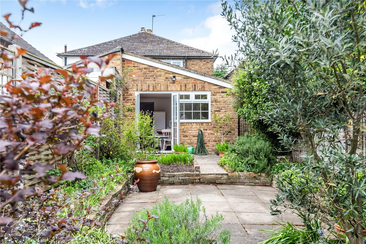 School Walk, Lower Sunbury, TW16 6RB, photo 8