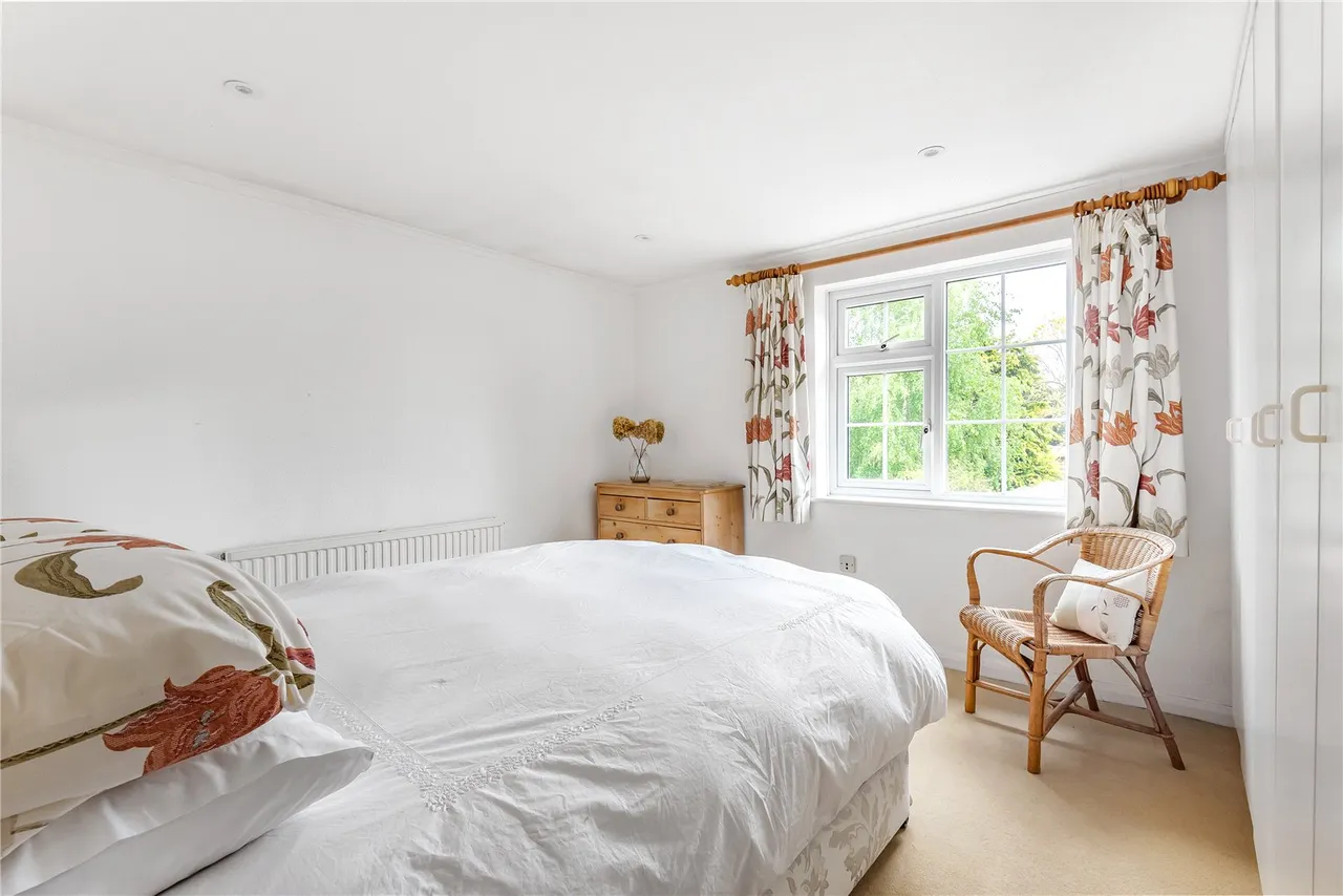 School Walk, Lower Sunbury, TW16 6RB, photo 5